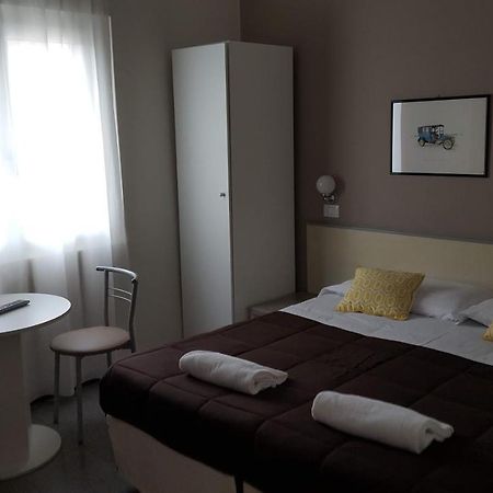 Hotel Arianna Ізео Екстер'єр фото