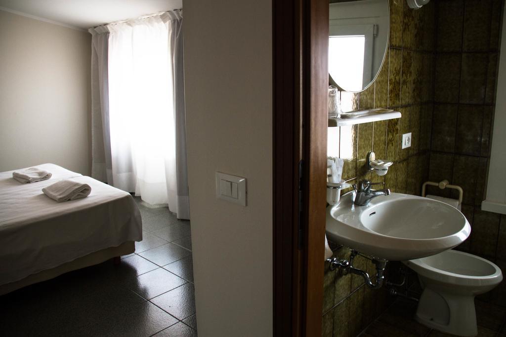 Hotel Arianna Ізео Номер фото
